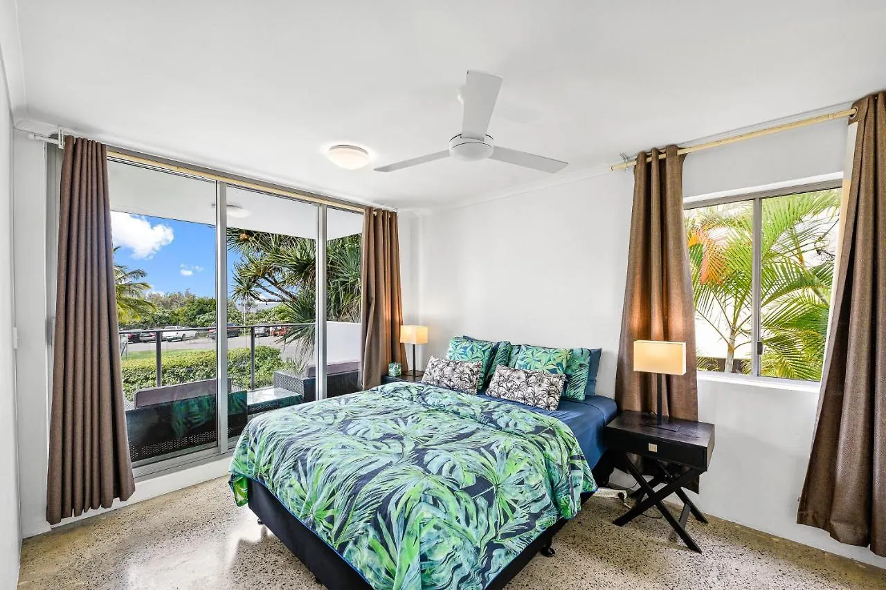 Moments From The Beach, Sunrise Beach Apartment